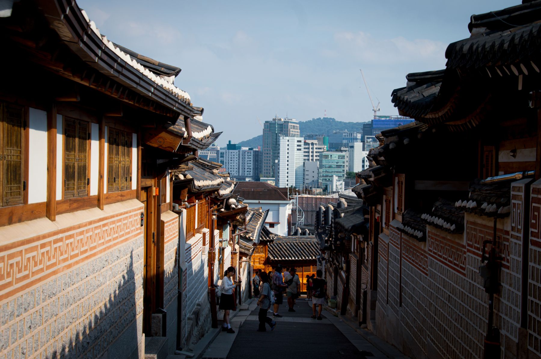 Một con phố trong khu Bukchon Hanok, Seoul.